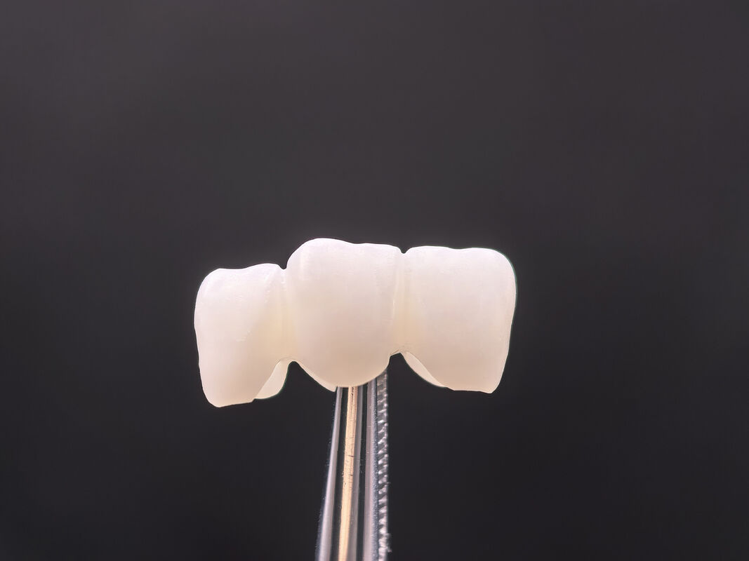 Dental Zirconia Block được thiết kế để phục hồi phía trước thẩm mỹ tự nhiên với độ bền 650MPa và xử lý CAD CAM nhanh